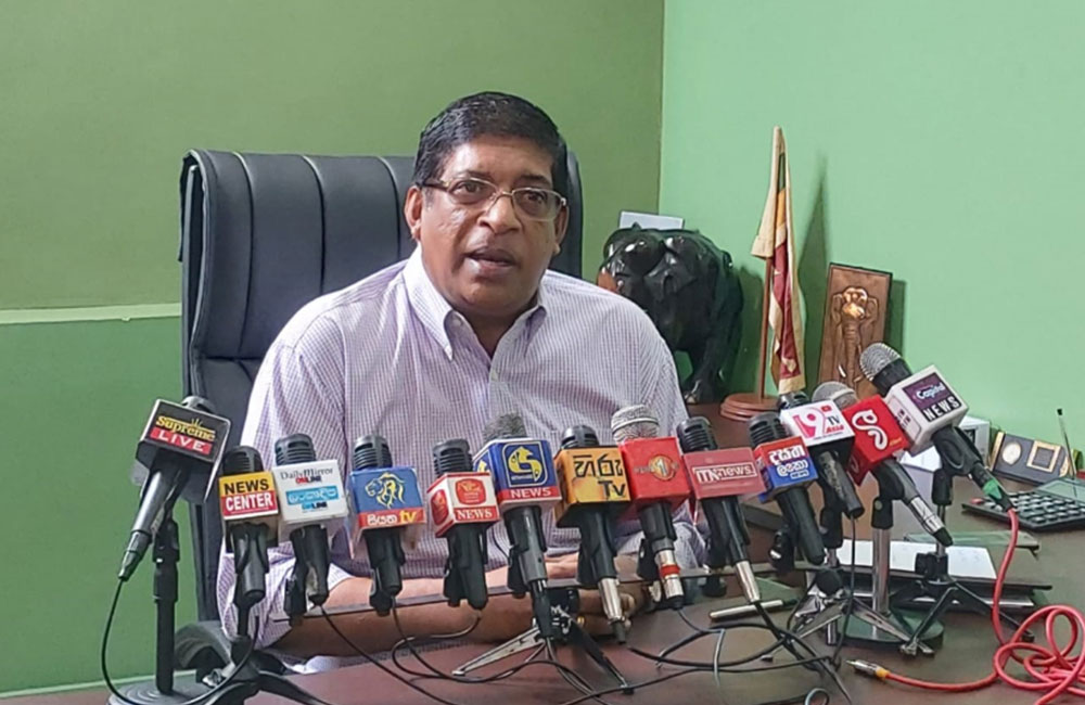 නියමිත වෙලාවට ඡන්දය තියෙනවා :  මුලින්ම එන්නේ  ජනාධිපතිවරණයක් !